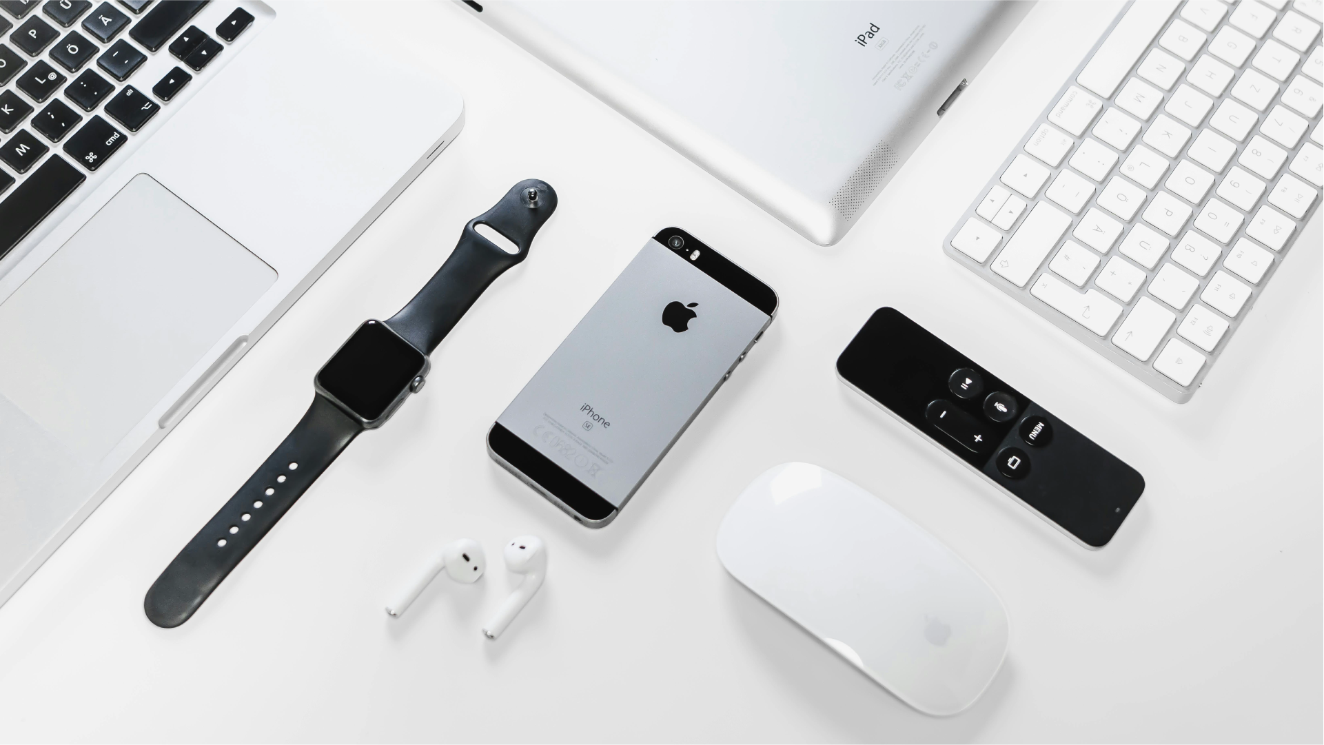 Berbagai produk gadget dan elektronik impor disusun rapi di atas meja putih.