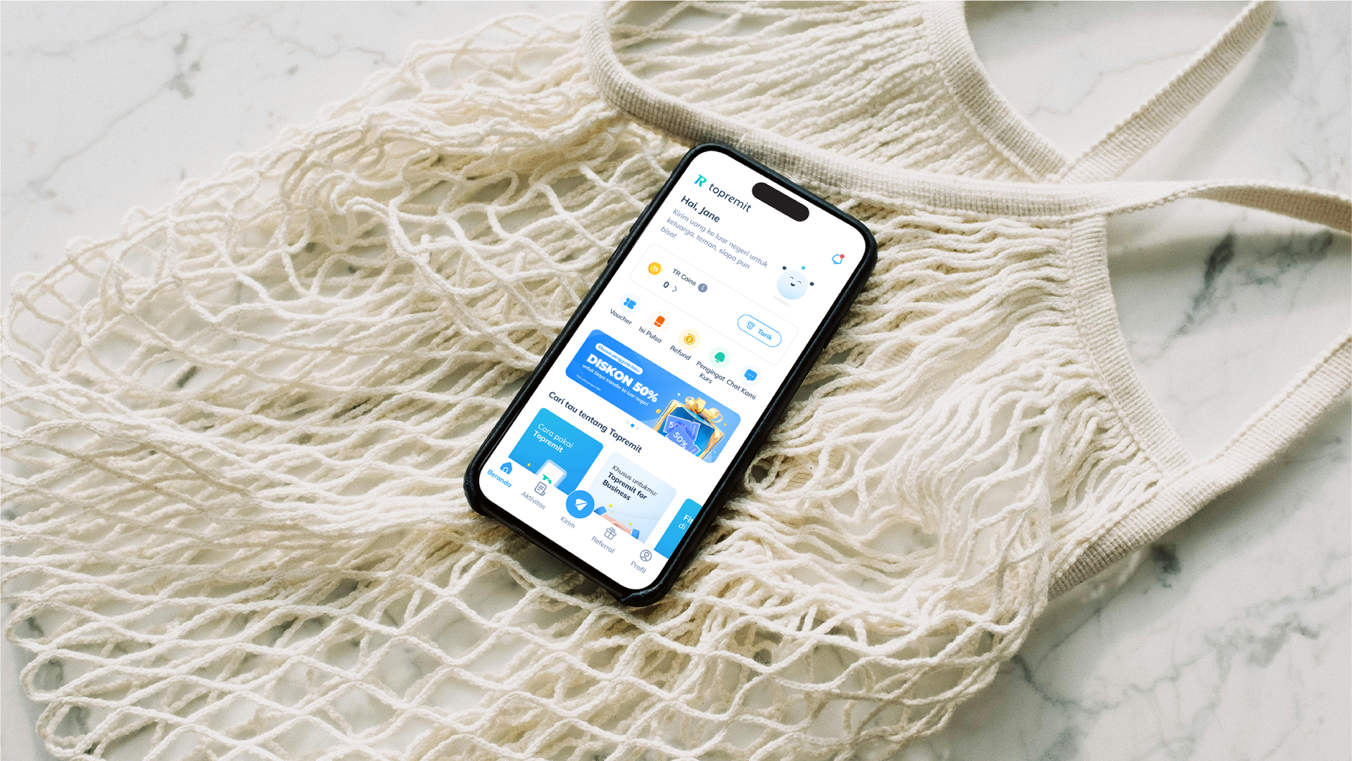 Tampilan aplikasi Topremit di smartphone untuk transaksi pembayaran internasional.