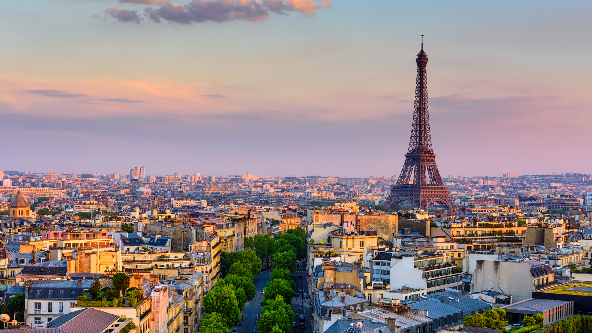 Pemandangan Menara Eiffel di Paris sebagai ilustrasi Prancis dalam daftar negara penerima remitansi terbesar.