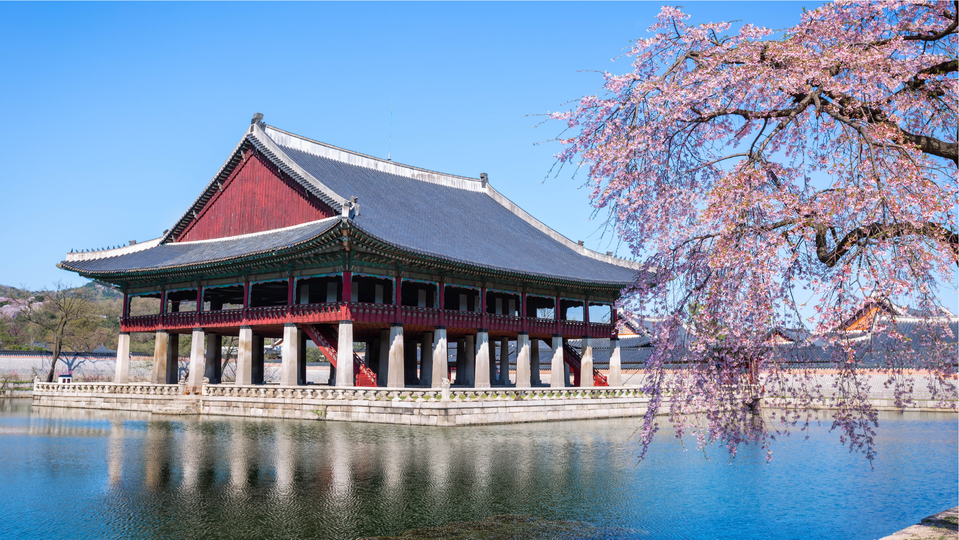 Istana tradisional Korea Selatan sebagai ilustrasi bahwa negara tersebut banyak menyumbang ekspatriat di Indonesia.