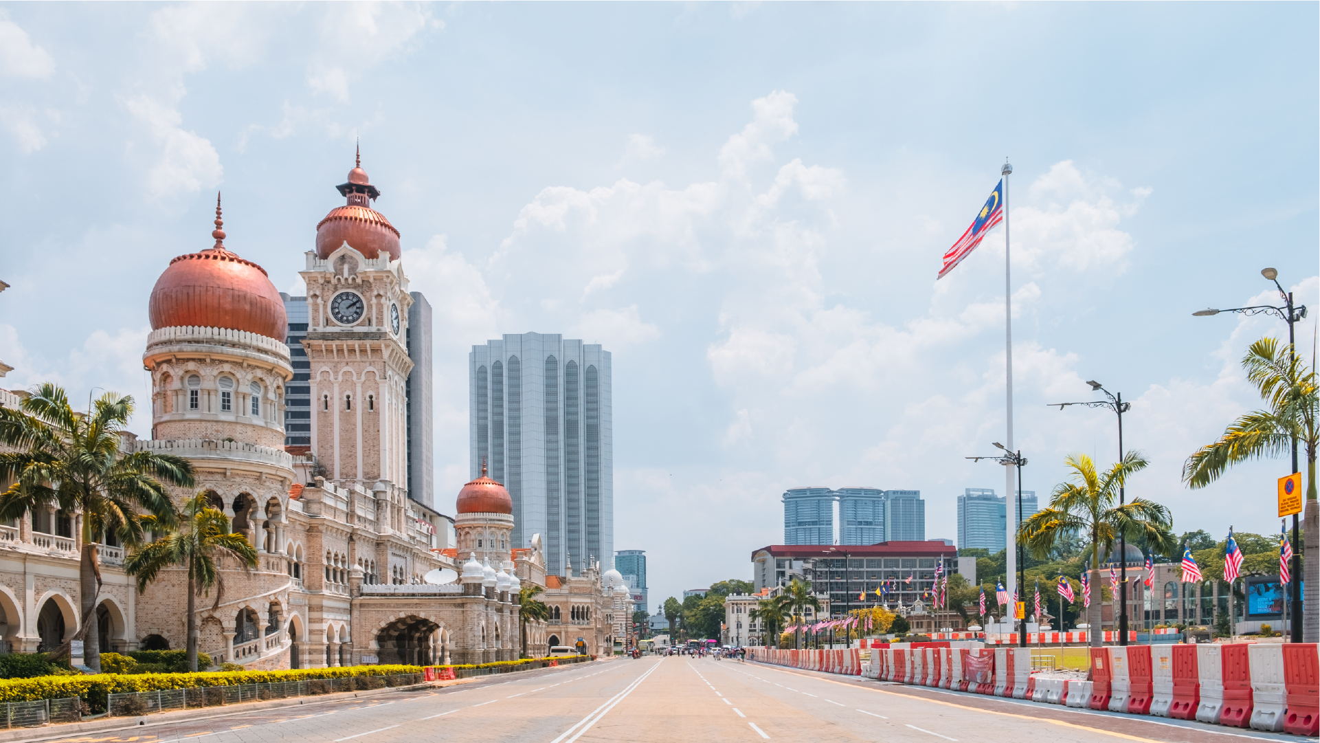Kawasan perkotaan Kuala Lumpur di Malaysia sebagai ilustrasi bahwa negara tersebut banyak menyumbang ekspatriat di Indonesia.