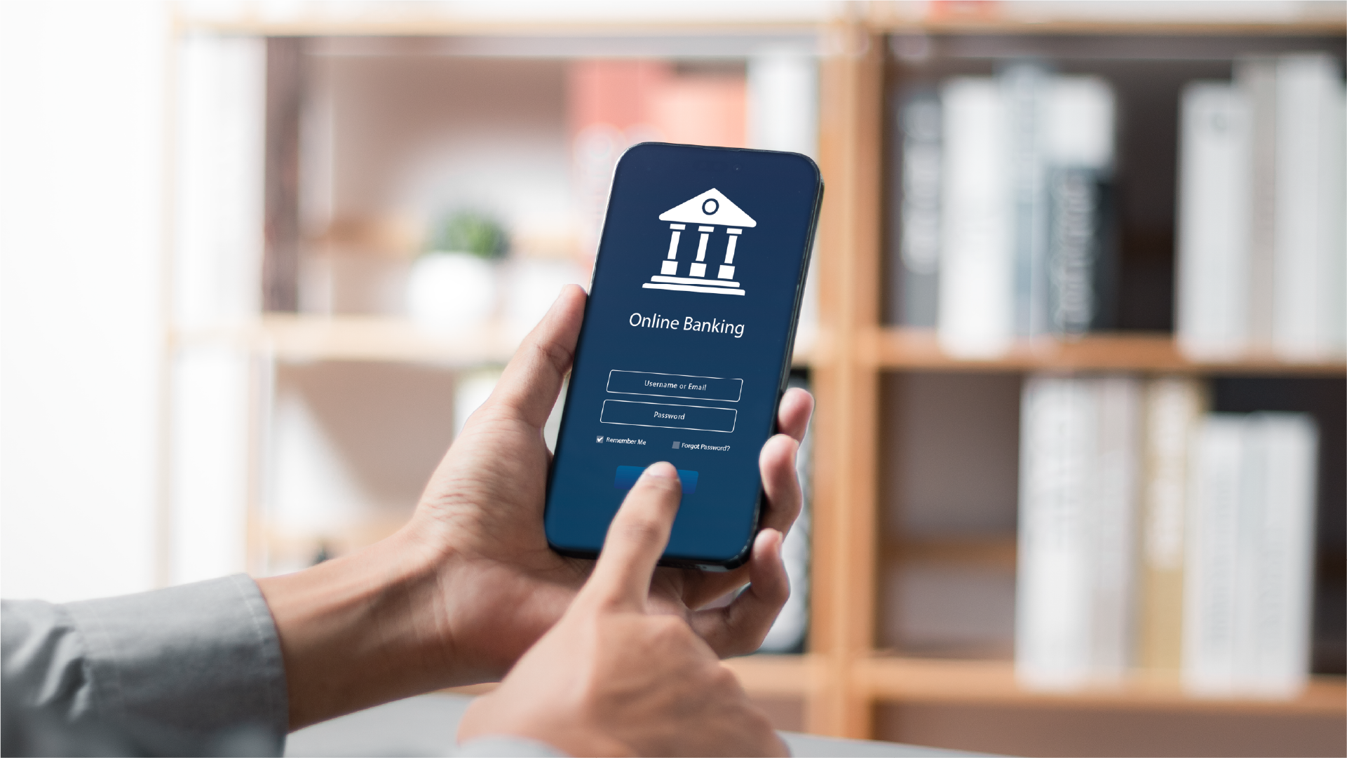 Layar online banking di smartphone sebagai ilustrasi transfer valas lewat mobile banking saat bank tutup.
