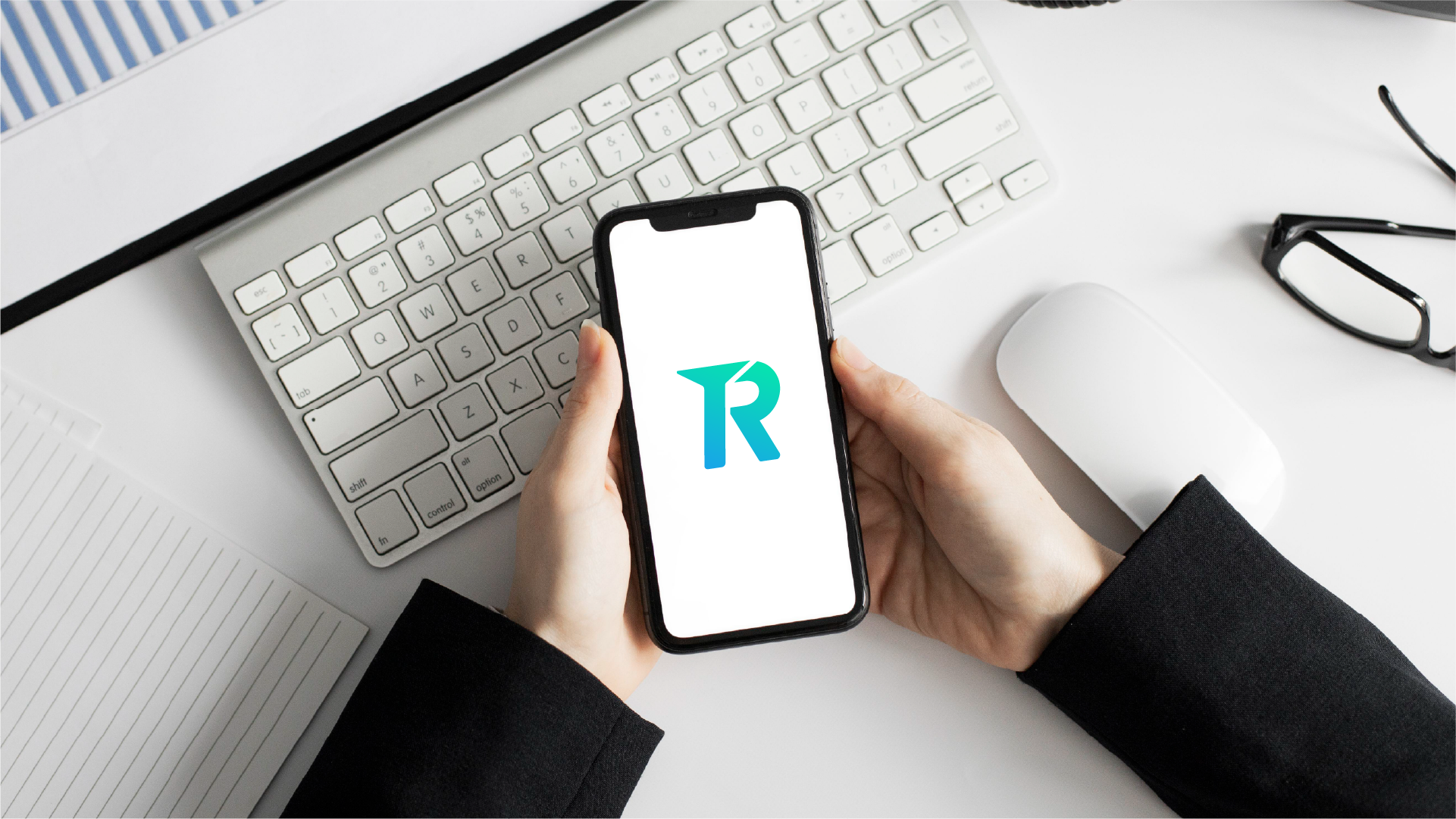 Tampilan aplikasi Topremit di smartphone sebagai solusi kirim uang ke Filipina untuk kebutuhan bisnis secara mudah dan praktis.