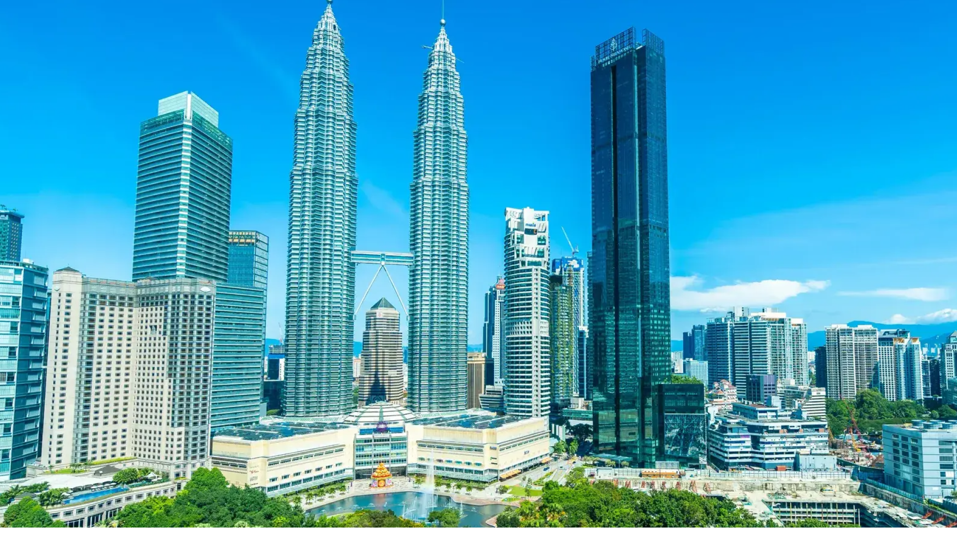 Pemandangan Kuala Lumpur dengan Menara Kembar Petronas sebagai ilustrasi kuliah di Malaysia