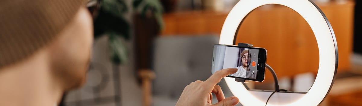 Beberapa Ide Bisnis Ini Hanya Membutuhkan Modal Smartphone dan Kuota, Tertarik?