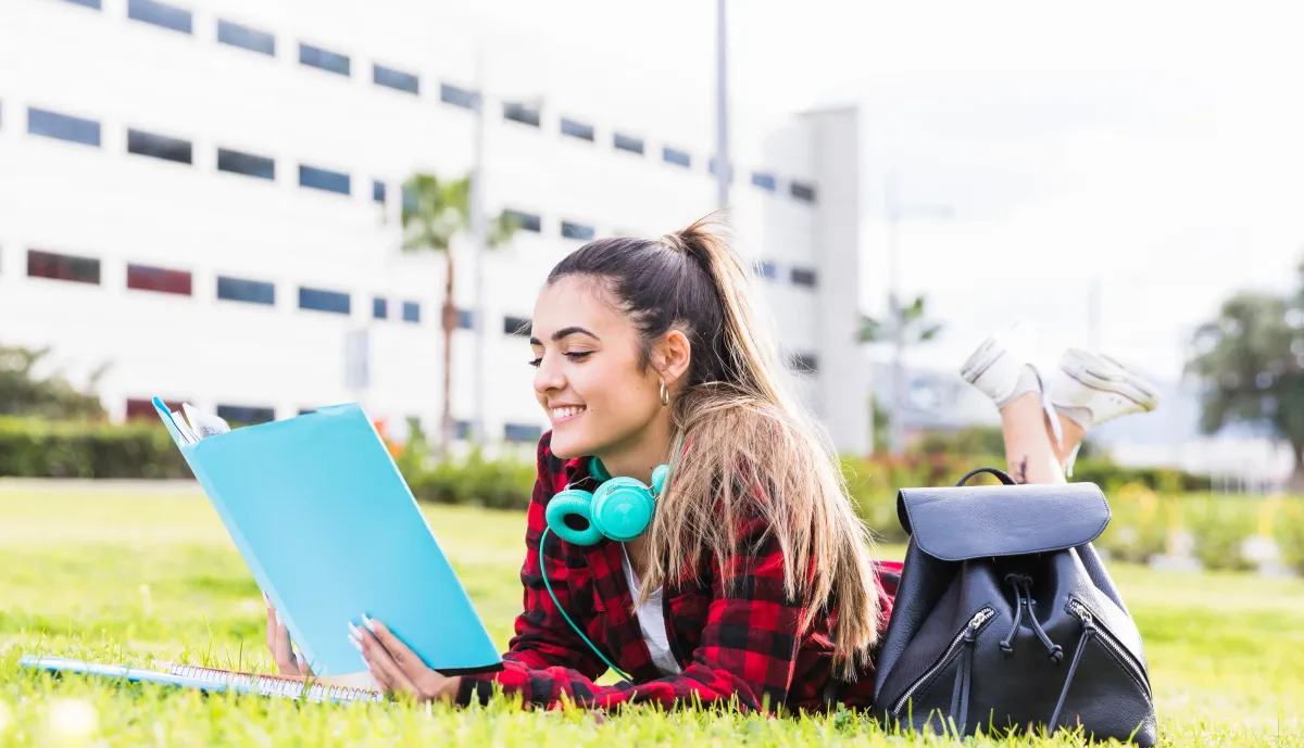 Catat! Ini 7 Tips Hemat Biaya Kuliah di Luar Negeri