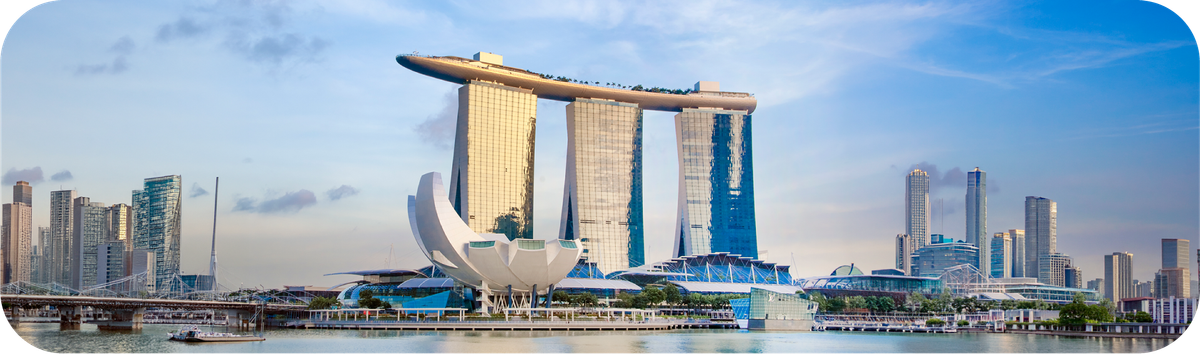 Pemandangan Marina Bay Sands dan kawasan pusat kota Singapura sebagai ilustrasi kirim uang dari Indonesia ke Singapura