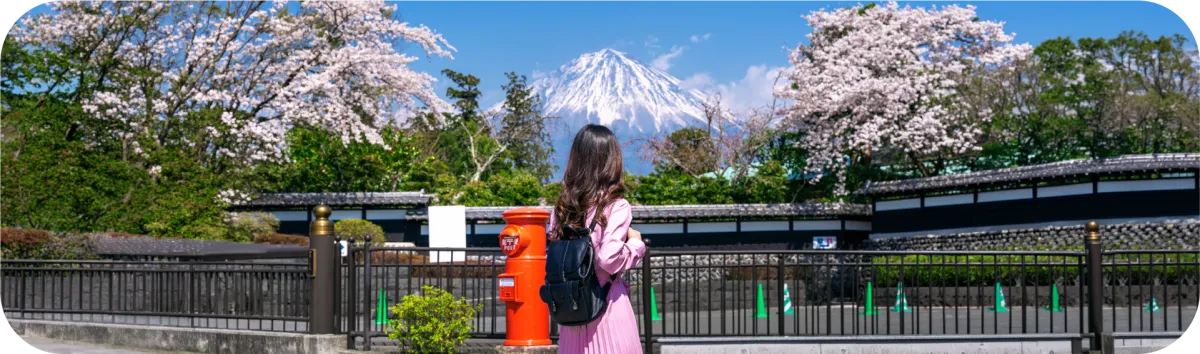 Pemandangan Gunung Fuji dan bunga sakura di Jepang sebagai ilustrasi panduan pembayaran biaya kuliah di Jepang