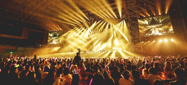 Pemandangan konser di Singapore Indoor Stadium