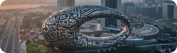 Pemandangan Museum of the Future di Dubai sebagai ilustrasi tujuan pengiriman uang ke Uni Emirat Arab.