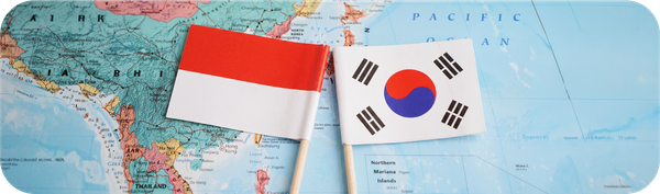 세계 지도 위에 놓인 인도네시아와 대한민국 국기, 인도네시아에서 한국으로 송금하는 방법을 나타내는 이미지